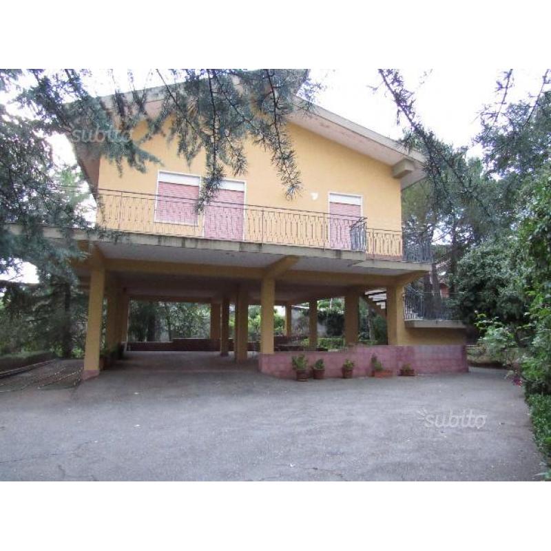 Villa indipendente ampio giardino