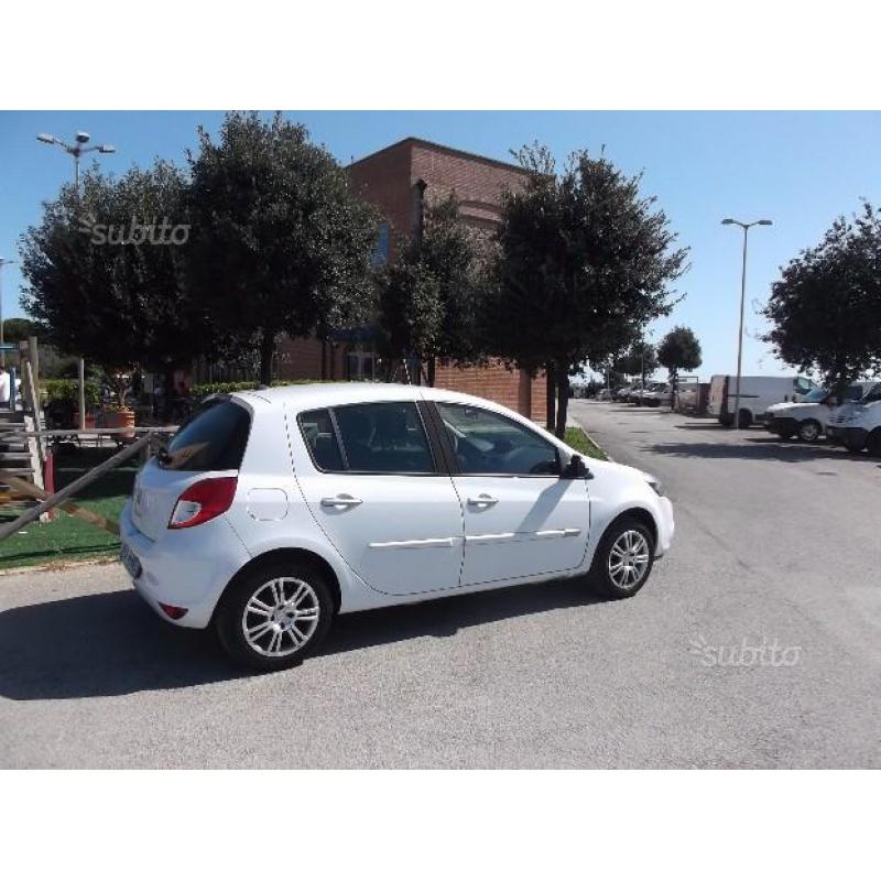 RENAULT CLIO 1.2 a GPL dalla casa + NAVIG 2010