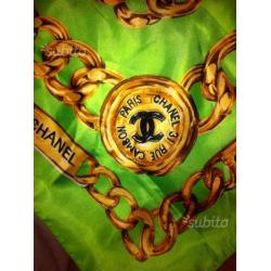 Foulard in seta firmato Chanel nuovo con confezion