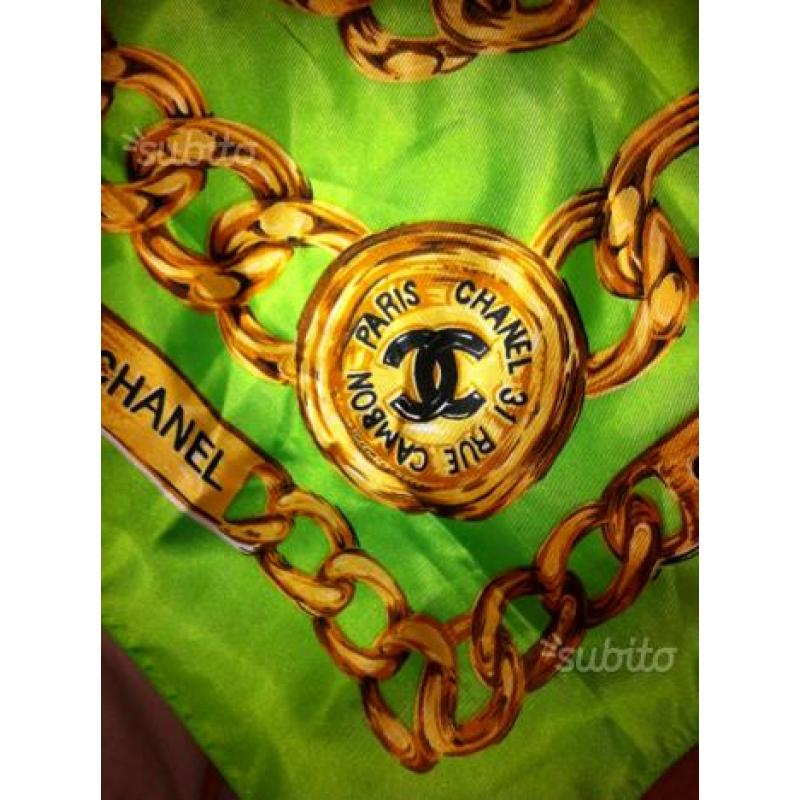 Foulard in seta firmato Chanel nuovo con confezion