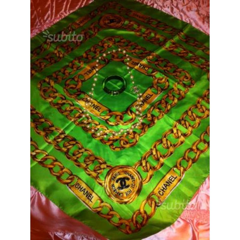 Foulard in seta firmato Chanel nuovo con confezion