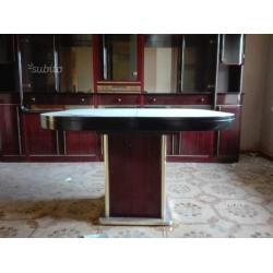 Credenza Vintage scura ,tavolo e sedie