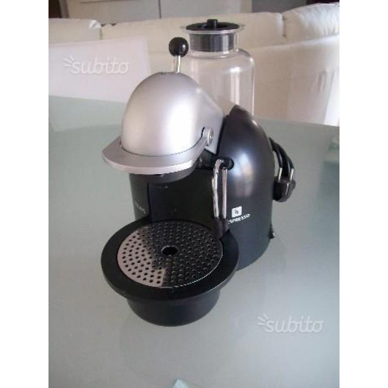 Macchina caffé Nespresso Krups modell FNA1 capsule