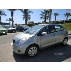 TOYOTA Yaris 1.0 benz - 2008