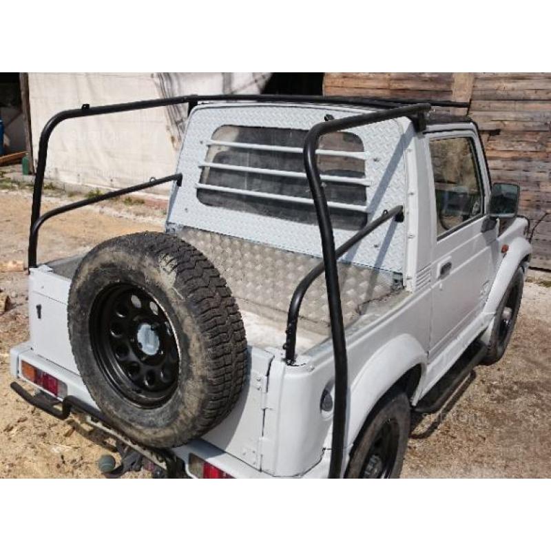 SUZUKI Samurai autocarro