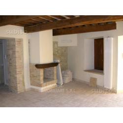 Rif. 321 appartamento in borgo con piscina