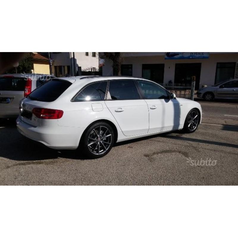 AUDI A4 AVANT 2.0 TDI 143CV RESTILYNG - Perfetta