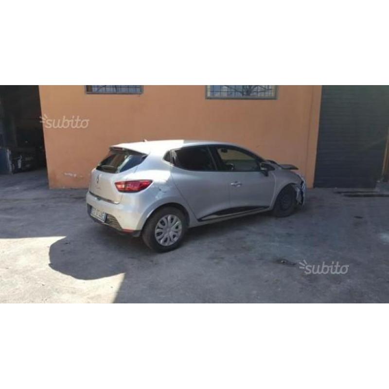 RENAULT Clio - 2015 1.2gpl incidentata