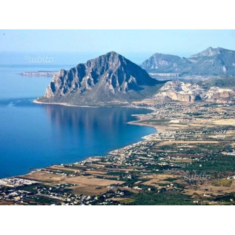 Un Angolo fiorito in riva al mare