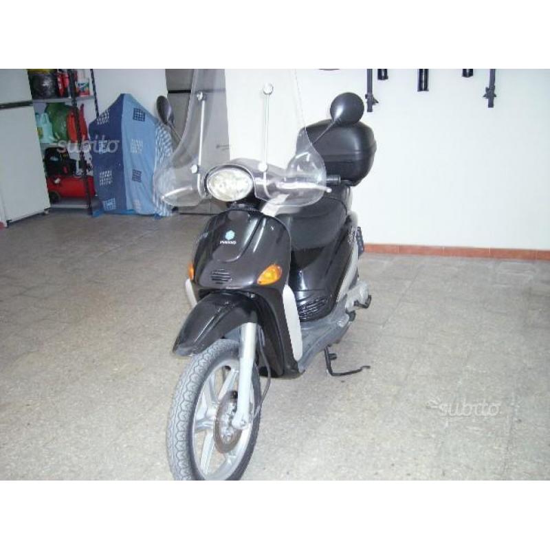 Piaggio Liberty 125 con Parabrezza e Bauletto GIV