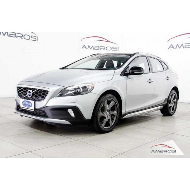 VOLVO V40 Cross Country MOMENTUM D3 150 CV GEART