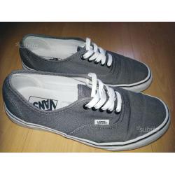 Vans grigie