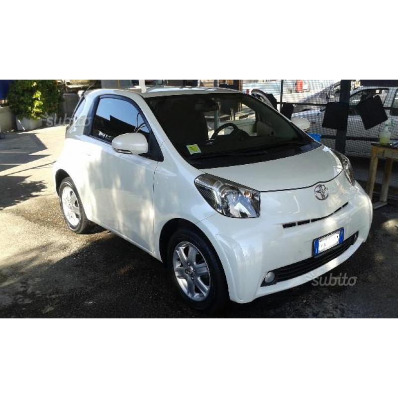 TOYOTA iQ - 2009