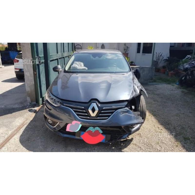 RENAULT Mégane nuovo modello sinistrata