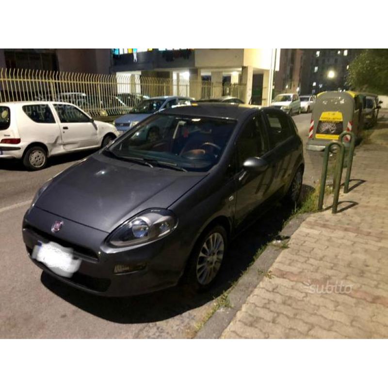 Fiat Punto 5P Easy 1.2 69CV . 2012