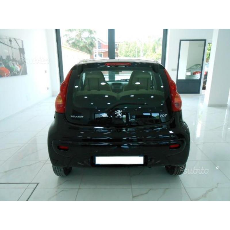 Peugeot 107 1.0 68CV 5p. Sweet Years Cambio aut